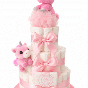 Torta di pannolini a tre piani decorata in rosa con peluche unicorno e fiocchi di raso